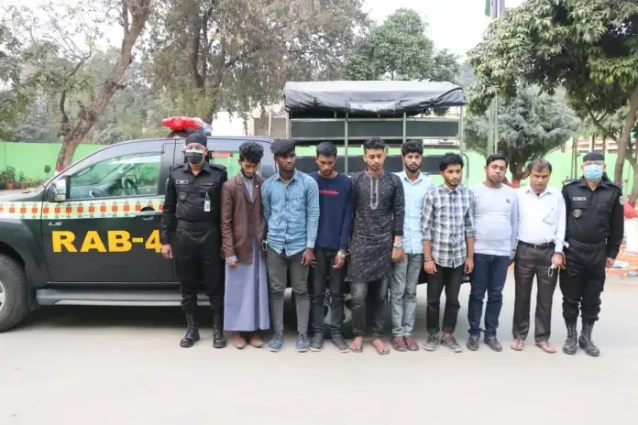 র‌্যাব-৪ এর অভিযানে কাফরুল হতে ভুয়া চাকুরীদাতা প্রতিষ্ঠানের ৮ প্রতারক গ্রেফতারঃ চাকুরীপ্রার্থী ১৩ ভুক্তভোগী উদ্ধার