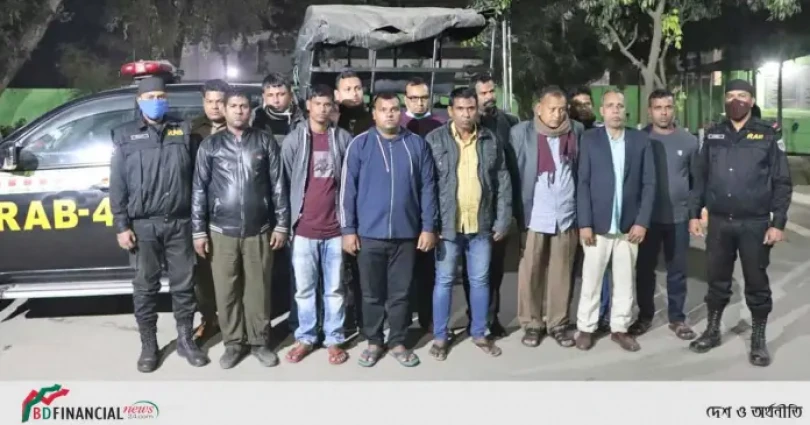 ১৬০ বোতল বিদেশি মদ এবং ১১৬ ক্যান বিয়ারসহ ১৩ জন মাদক কারবারিকে গ্রেফতার করেছে র‌্যাব-৪