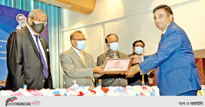 ওয়াসার সর্বোচ্চ বিল সংগ্রহকারী হিসেবে পূবালী ব্যাংকের অ্যাওয়ার্ড লাভ
