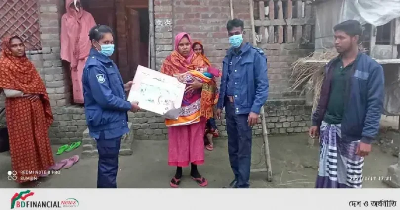 জেলা পুলিশের পক্ষ থেকে সদ্য ভূমিষ্ঠ ১৯ টি কন্যা শিশুর পরিবারকে পাঠানো হলো ফুল, মিষ্টি ও নতুন পোশাক