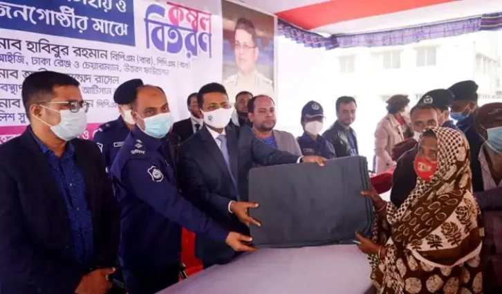 ঢাকা রেঞ্জের ডিআইজি হাবিবুর রহমান মুন্সীগঞ্জের অসহায় ও দরিদ্র জনগোষ্ঠীর মাঝে কম্বল বিতরণ করলেন