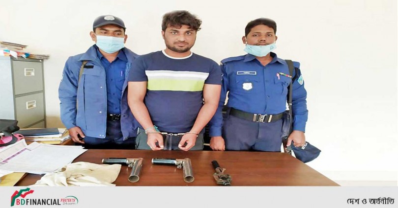 ৯৯৯-এর ফোন পেয়ে চান্দিনায় অস্ত্রসহ সন্ত্রাসী আটক
