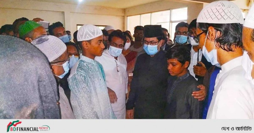 কর্পোরেশনের বর্জ্যবাহী গাড়ির ধাক্কায় নিহত বাসস কর্মীর জানাজায় অংশ নিয়েছেন মেয়র তাপস