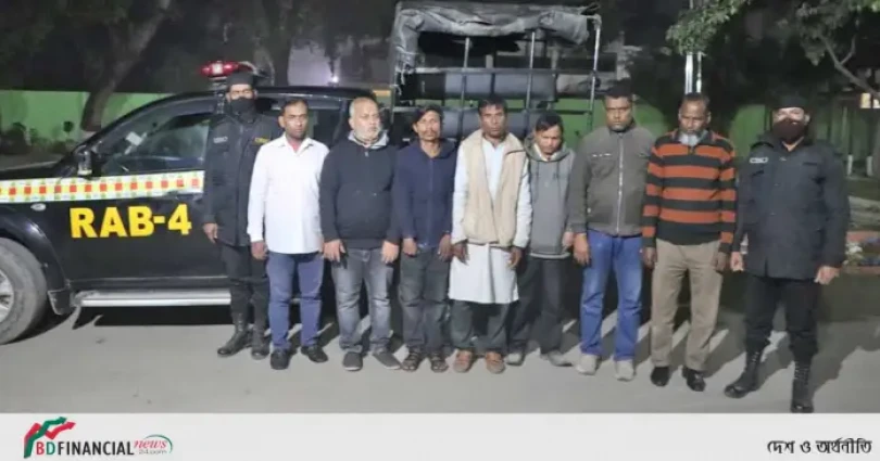 ০১ টি তক্ষকসহ ০৭ জন পাচারকারী’কে গ্রেফতার করেছে র্যাব-৪