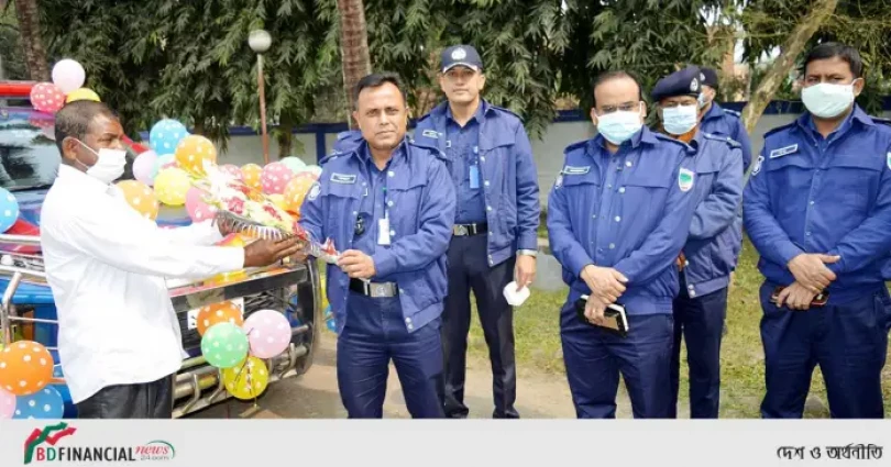 আবারও মানবিকতার পরিচয় দিলেন পুলিশ সুপার যশোর
