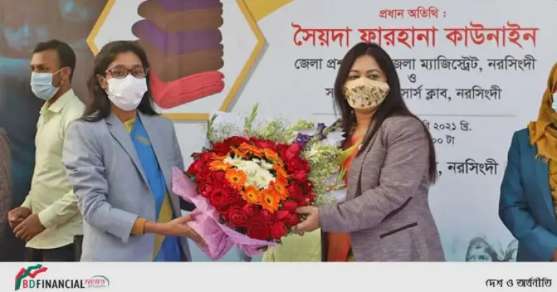 নরসিংদী জেলা প্রশাসকের শীতবস্ত্র বিতরণ