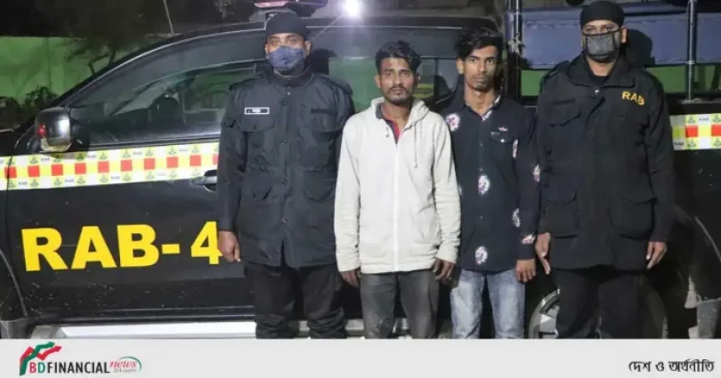 ২৩৯ বোতল ফেন্সিডিলসহ ০২ মাদক ব্যবসায়ীকে গ্রেফতার করেছে র্যাব-৪