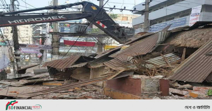 কার পার্কিংয়ের নামে বরাদ্দ নিয়ে নির্মিত অবৈধ মার্কেট ২৫ বছর পর উদ্ধার করল ডিএসসিসি