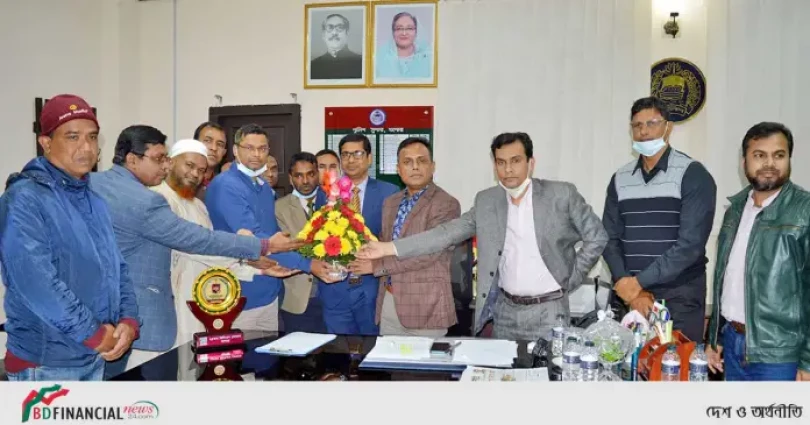 ২৪তম বিসিএস ফোরাম যশোরের উদোগ্যে পুলিশ সুপার যশোর কে বিদায় সংবর্ধনা প্রদান