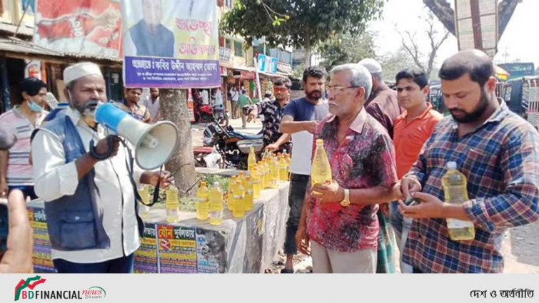 লিটার প্রতি ৩০ টাকা তেল বিক্রি করে উদ্ভাবক মিজানের অভিনব প্রতিবাদ