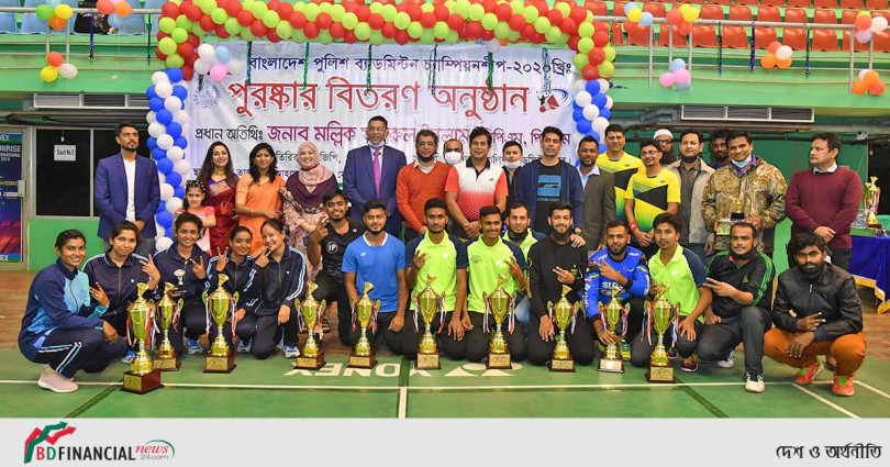 বাংলাদেশ পুলিশ ব্যাডমিন্টনে অফিসার দ্বৈত ম্যাচে চ্যাম্পিয়ন পুলিশ হেডকোয়ার্টার্স