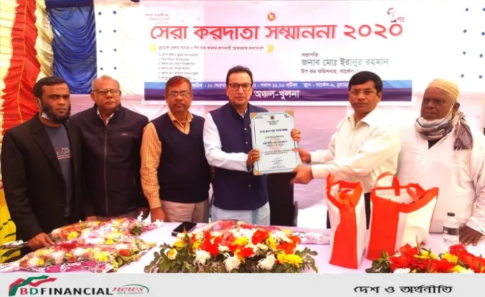 দিলীপ কুমার আগরওয়ালা ৬ষ্ঠ বারের মত সর্বোচ্চ করদাতার পুরস্কার গ্রহণ করলেন