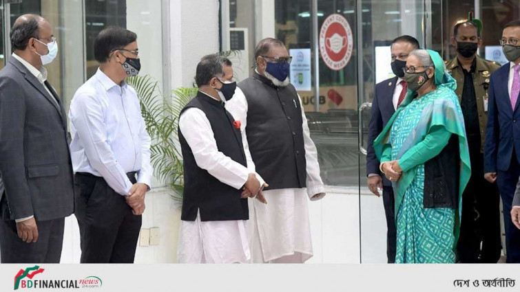 আরব আমিরাত সফর শেষে দেশে ফিরলেন প্রধানমন্ত্রী