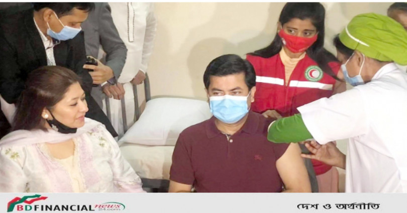টিকা নেওয়ার পর কোনো অসুবিধা হয়নি, ব্যথাও পাইনি, বোঝাও যায়নি : তাপস