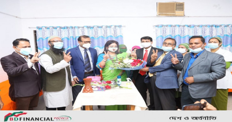 টিকা নিলেন নরসিংদীর জেলা প্রশাসক সৈয়দা ফারহানা কাউনাইন