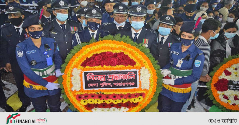 ভাষা শহীদদের প্রতি নারায়ণগঞ্জ জেলা পুলিশের শ্রদ্ধা নিবেদন