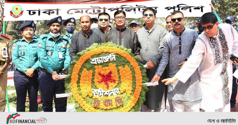 সকল ভাষা শহীদদের প্রতি ডিএমপি কমিশনারের শ্রদ্ধা