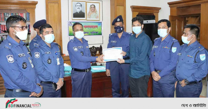 বাংলাদেশ পুলিশ সন্তানদের মেধাবৃত্তি সম্মানী, সম্মাননাপত্র ক্রেষ্ট ও উপহার প্রদান