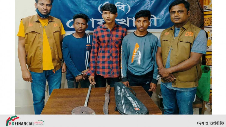 দেশীয় অস্ত্রসহ কিশোর গ্যাংয়ের ৩ সদস্য আটক