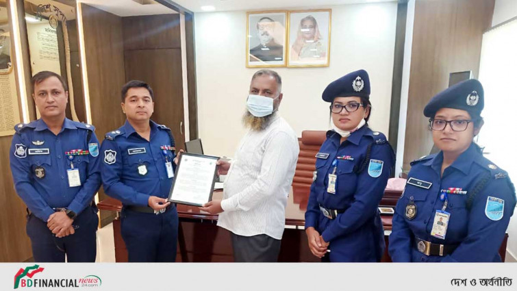 উত্তম কাজের স্বীকৃতিস্বরূপ মানপত্র প্রদান
