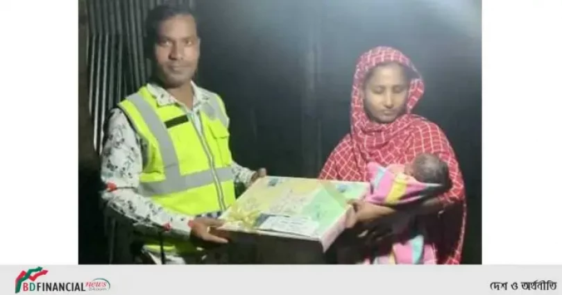 চুয়াডাঙ্গা জেলা পুলিশের পক্ষ থেকে সদ্য ভূমিষ্ঠ ৮  কন্যা শিশুর পরিবারকে পাঠানো হলো ফুল ও নতুন পোশাক