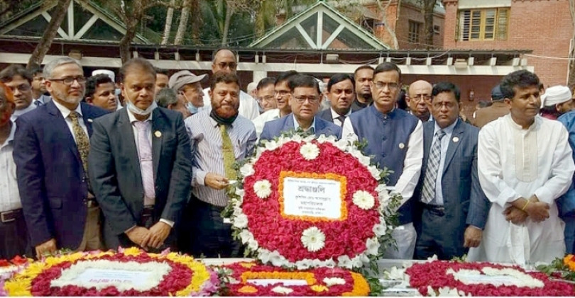 বঙ্গবন্ধুর সমাধি সৌধে পুষ্পস্তবক অর্পণ করেছে বাংলাদেশ কৃষি অর্থনীতিবিদ সমিতি