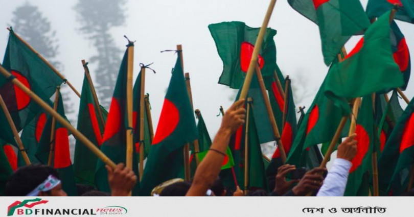 ২ মার্চ ১৯৭১ প্রথম উত্তোলন করা হয় বাংলাদেশের পতাকা
