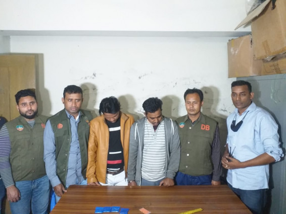 রংপুর মেট্রোপলিটন পুলিশ পৃথক অভিযানে ৫০০ ইয়াবাসহ ২ আসামী গ্রেফতার করেছে
