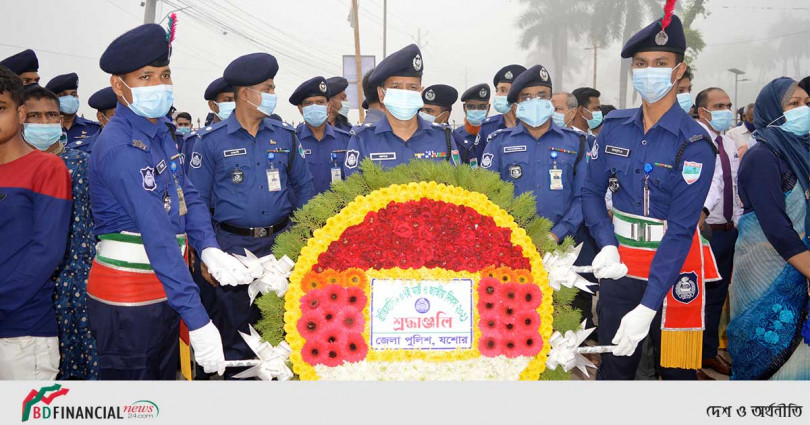 ঐতিহাসিক ৭ই মার্চ উপলক্ষে বঙ্গবন্ধু স্মৃতি ম্যুরালে জেলা পুলিশ যশোরের বিনম্র শ্রদ্ধা নিবেদন
