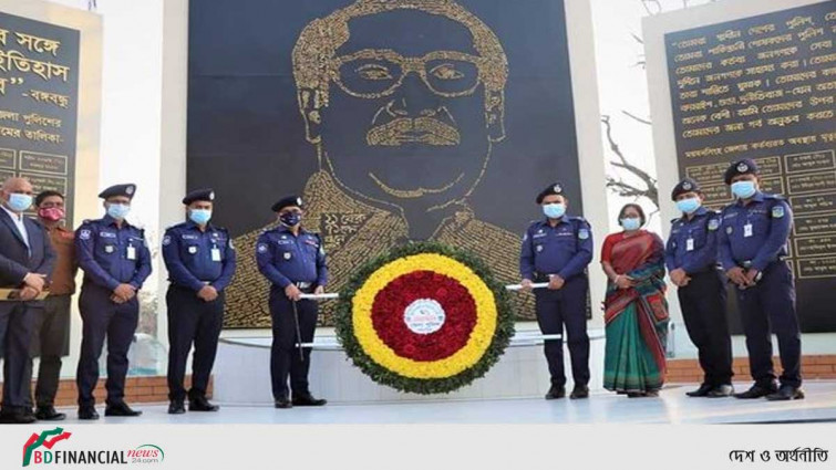 ঐতিহাসিক ৭ই মার্চে ময়মনসিংহ পুলিশের পুষ্পস্তবক অর্পণ