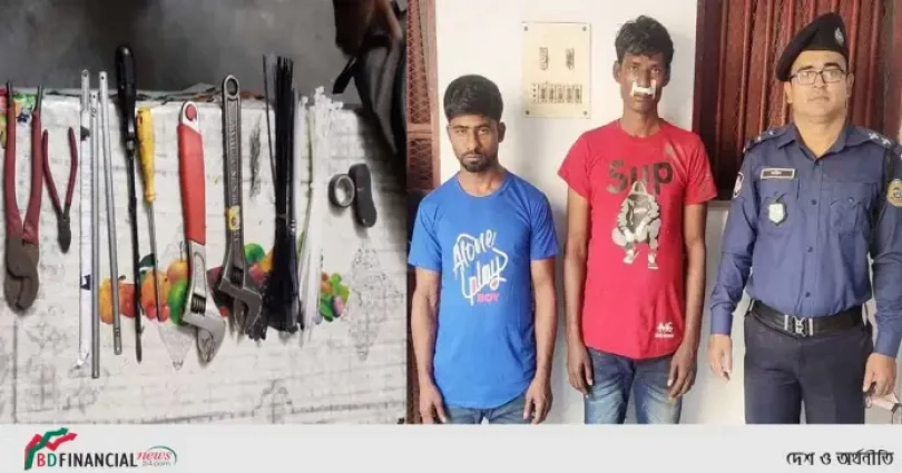 ভোলায় জনতার হাতে দুই চোর আটক