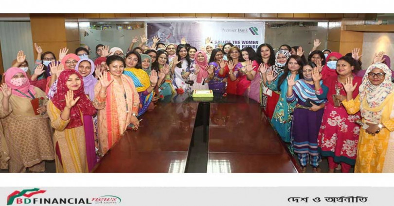 নারী দিবসে প্রিমিয়ার ব্যাংকে নারী কর্মীদের ফুল দিয়ে বরণ