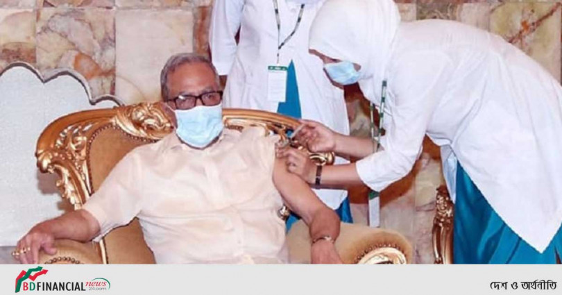 টিকার প্রথম ডোজ নিলেন রাষ্ট্রপতি