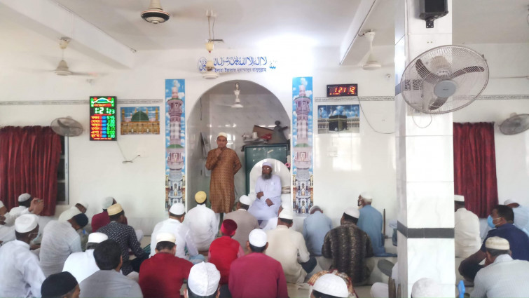 মসজিদে সমসাময়িক বিষয় নিয়ে আলোচনা করেছে মুকসুদপুর থানা পুলিশ
