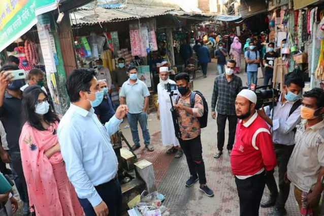মাস্ক পরিধান নিশ্চিতকরণে রংপুর জেলা প্রশাসনের অভিযান