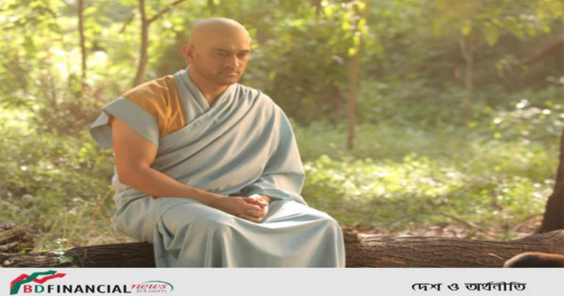 ন্যাড়া মাথায় মহেন্দ্র সিং ধোনি