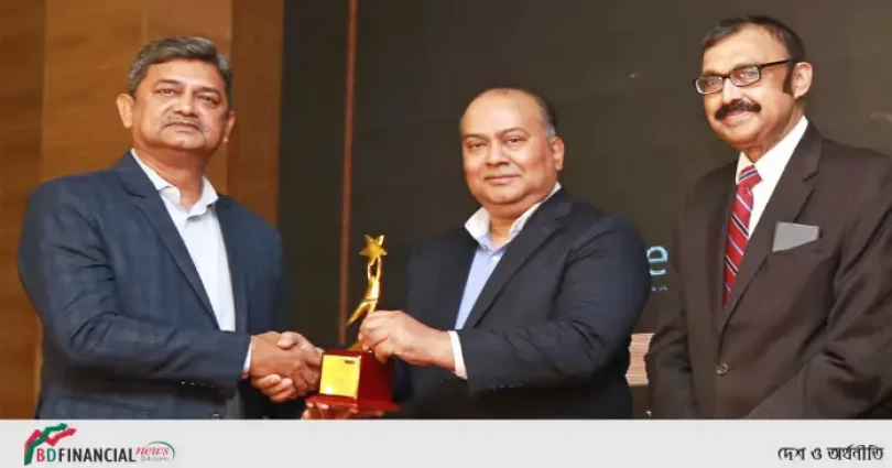 বিকাশ আর্থিক খাতে অবদান রাখায় ‘আইকনিক কোম্পানি’ হিসেবে পুরস্কার পেয়েছে