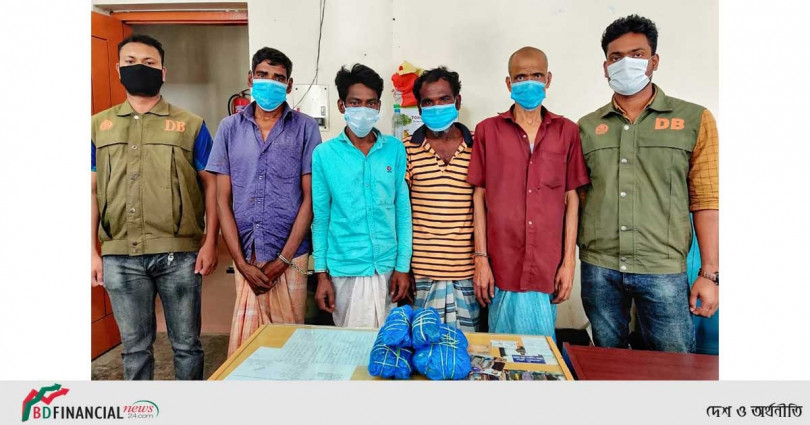 জেলা গোয়েন্দা শাখা সিরাজগঞ্জ কর্তৃক ১ কেজি গাঁজাসহ চার জন আসামী গ্রেফতার