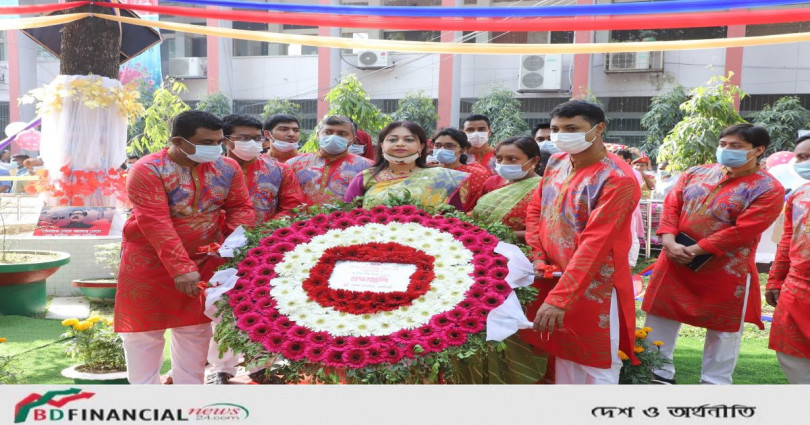 বঙ্গবন্ধুর জন্মবার্ষিকীতে পুষ্পস্তবক অর্পণ, কেক কেটে মিষ্টিমুখ ও আলোচনা সভায় অংশ নিলেন সৈয়দা ফারহানা কাউনাইন