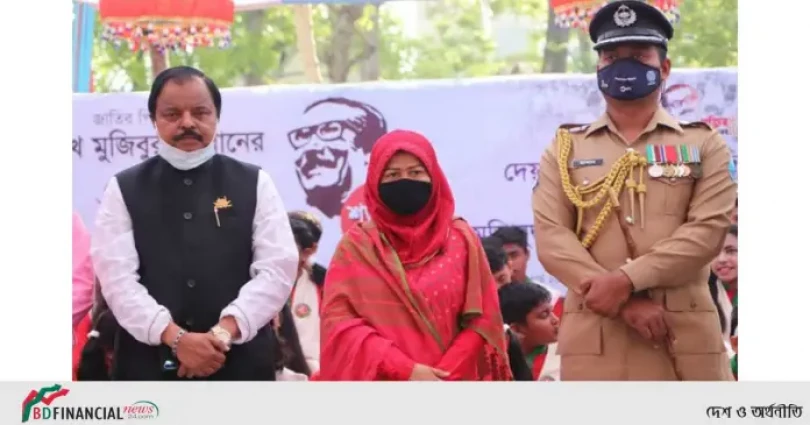 বঙ্গবন্ধুর জন্মশতবার্ষিকী ও জাতীয় শিশু দিবস-২০২১ উদযাপন উপলক্ষে কেক কাটলো মাদারীপুর জেলা প্রশাসন