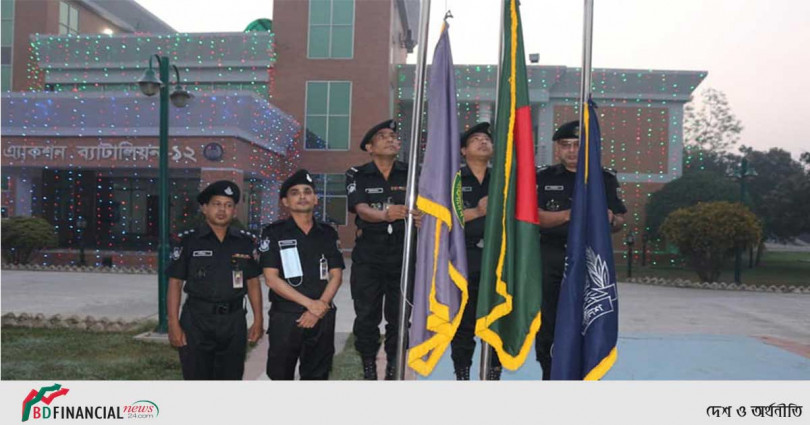 র‍্যাব-১২ বঙ্গবন্ধুর জন্মশতবার্ষিকীতে পতাকা উত্তোলন, মিলাদ ও দোয়া মাহফিল এবং দুস্থদের মাঝে খাদ্য বিতরণ করেছে