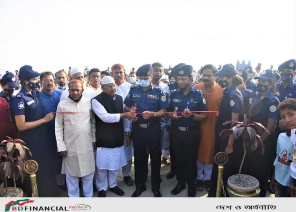 কুয়াকাটায় মুক্তিযুদ্ধের ইতিহাস ও বঙ্গবন্ধু শীর্ষক বালু ভাস্কর্য প্রদর্শনীর উদ্ধোধন করলেন বরিশাল রেঞ্জের ডিআইজি