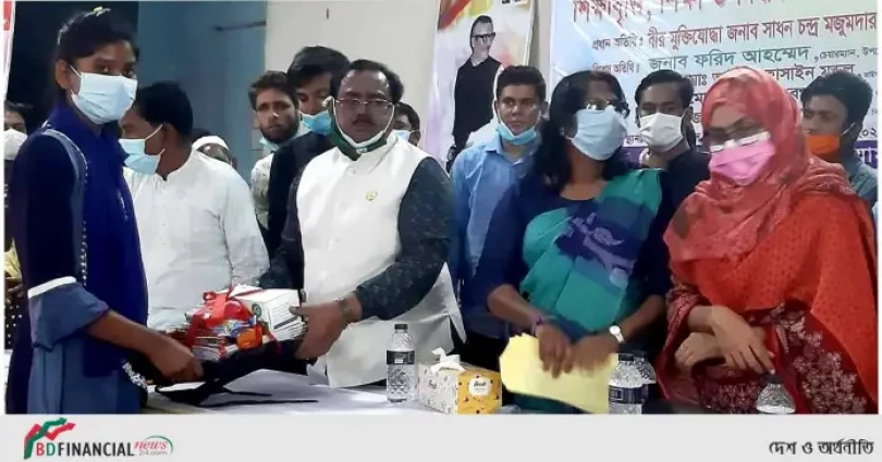 প্রধানমন্ত্রী এখন আর ছেলে মেয়েদের মাটির ঘরে পড়াতে চায় না: খাদ্যমন্ত্রী