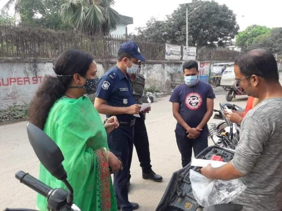 নরসিংদীতে জনস্বার্থে জেলা প্রশাসনের ভ্রাম্যমান আদালত পরিচালনা
