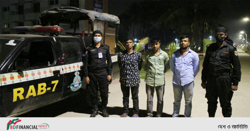 আনুমানিক ৬৪ লক্ষ টাকা মূল্যের ২১২৬৫ ইয়াবাসহ ৩ জনকে আটক করেছে র‌্যাব-৭