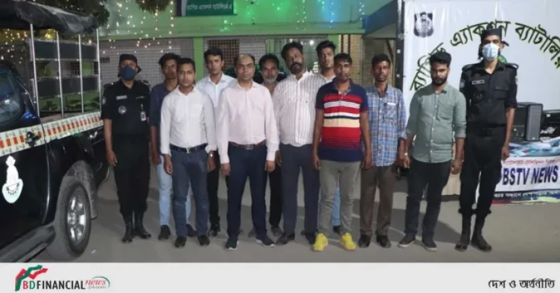 অনলাইনভিত্তিক ভুয়া টিভি চ্যানেলে প্রতিনিধি নিয়োগকারী প্রতারক চক্রের ১০ জনকে গ্রেফতার করেছে র্যাব-৪
