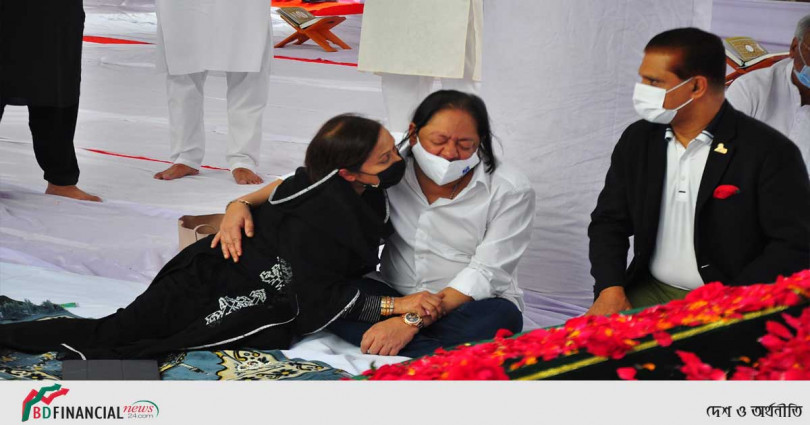 জয়নুল হক সিকদারের চেহলামে শোকাহত রন হক সিকদার ও লিসা হক সিকদার