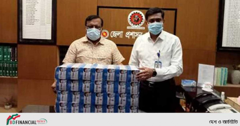 নারায়ণগঞ্জের জেলা প্রশাসনকে মাস্ক দিল শিপার্স কাউন্সিল অব বাংলাদেশ