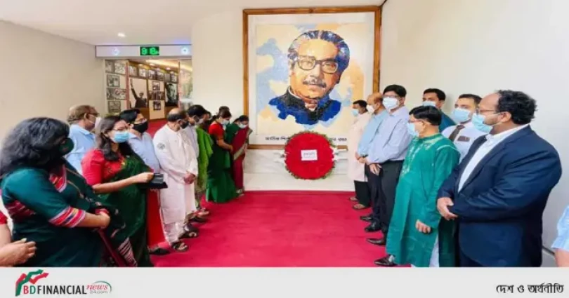 স্বাধীনতার সুবর্ণজয়ন্তীতে, স্বাধীনতা ও জাতীয় দিবস উপলক্ষে শ্রদ্ধার্ঘ নিবেদন করেছে বাংলাদেশ এ্যাডমিনিস্ট্রেটিভ সার্ভিস এসোসিয়েশন