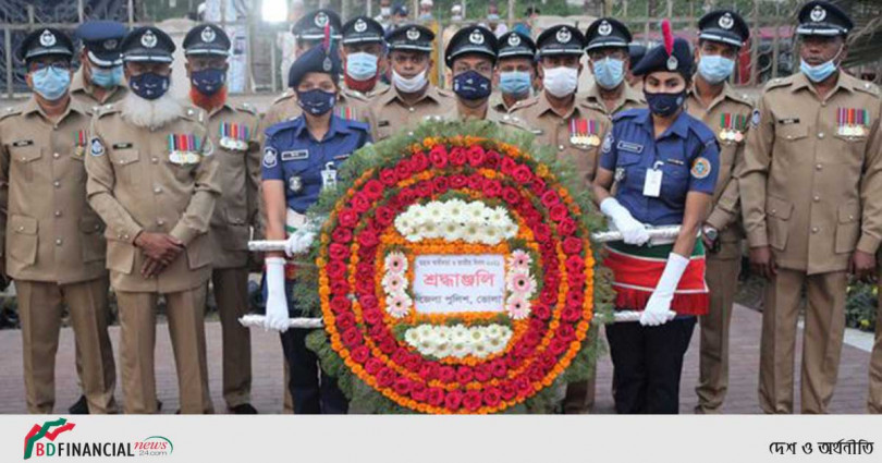 জাতির শ্রেষ্ঠ সন্তানদের প্রতি ভোলা পুলিশ সুপারের শ্রদ্ধা নিবেদন